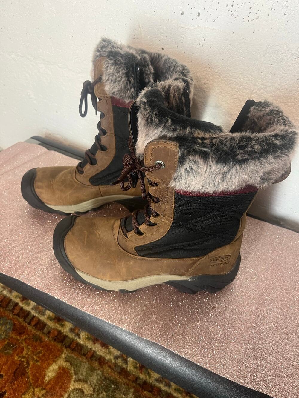 Keen HooDoo 111 Faux Fur Collar Trim Mid Calf Boots
